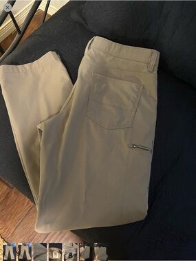 Classic Men's Chino Pants in Beige - Versatile Everyday Wear